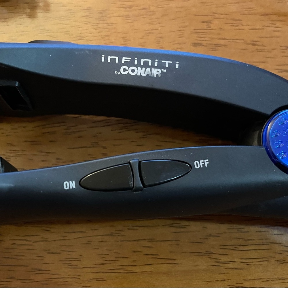 Conair Infiniti flat iron hair straightener Model CS67